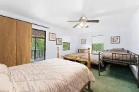 Flag Springs House - only 20 minutes from Branson - 4-Star