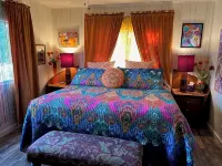 Artistic home and gardens  Just a stones throw to Roosevelt Lake. - 3-Star