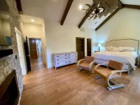 Downtown House steps to Falls Park, Baseball Stadium, Restaurants & Shopping - Bungalows