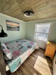 Premier, modern, fully renovated, Beach home...stroll to the beach in 3 minutes! - Bungalows