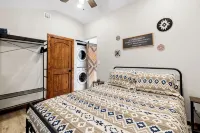 MTNSIDE Cabin with VIEWS by LYNX LAKE 20 min to TOWN - Chalets
