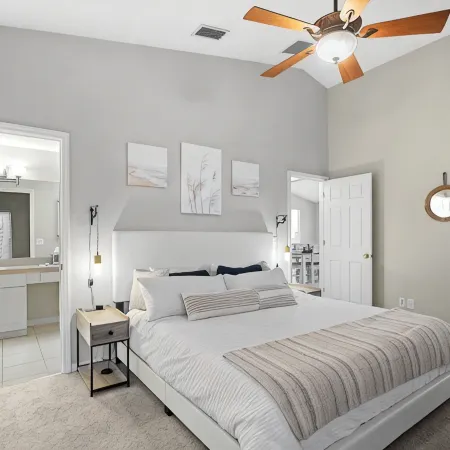 Lakefront Bradenton with Heated Pool, WiFi, Fitness Room, Resort-Style Amenities