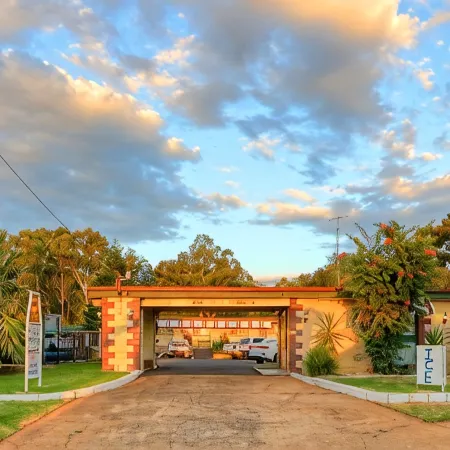 Golden Peak Motel PeakHill