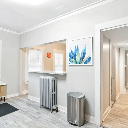 Modern Victorian 3BR 2BA Apt with Parking