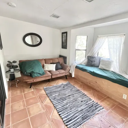 Cozy Family Friendly Lodge, 2 Games Rooms, Hot Tub, EV Charger