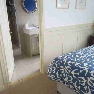 WAYFARERS REST      Amazing sea view!  Private estate on seafront. Rooms