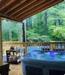 Cozy 4-bedroom cabin in 7 springs w/ hot tub for winter and pool in summer - Wifi