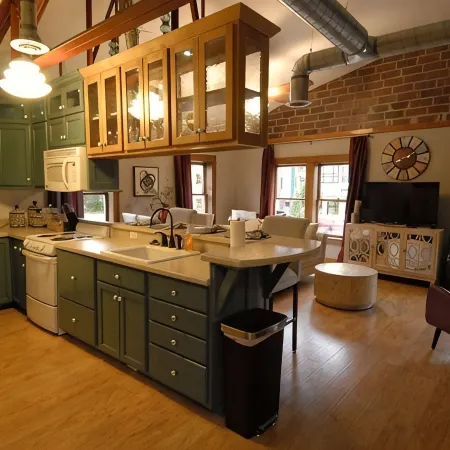"City View " Super Cozy Downtown Loft Apartment