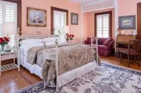 Engadine Inn and Cabins - Bed and Breakfasts