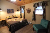 Lake George Diamond Point 3 Bed / 2 Ba two story Cabin - شاليه