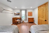 Creekfront mountain cabin on Tumbling Creek with 2 bed, 2 bath and dog friendly! - Chalets