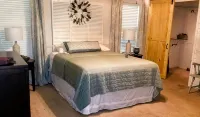 COZY WATERFRONT COTTAGE WITH BEAUTIFUL VIEWS-PET-FRIENDLY - 3-Star
