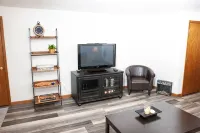 2 Bedroom, 1 Bathroom Convenient Green Bay Getaway - 3つ星