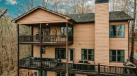 XL Modern Mtn Retreat! Mtn Views GameRm, 6 Rooms, Firepit, Close to Dwtn Hot Tub - Gym
