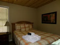 Private retreat at the waters edge of one of NE Ga premier trout streams. - Chalets