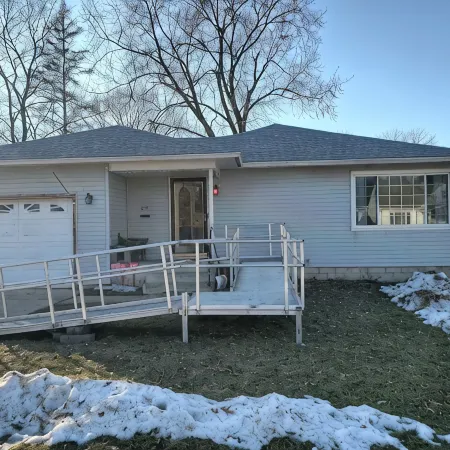 Charming Family 1-level and pet-friendly Home