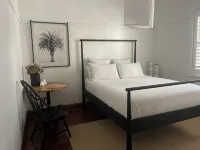 Beautiful Bar Beach - stay 300m to Sand & Surf. Walk to Cafes & Restaurants. - Wifi