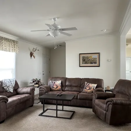 Lunker House By the Bay- Rural, Contemporary and Spacious-Moments from Downtown