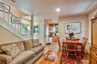The Maple Apartment at Tudor House Vacation Rentals - 4성급