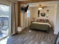 Cozy home with great outdoor space to relax, bbq or play with your fur baby. - Boutique