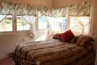2BR Mountain Cabin - with Hot out the oven Baked Breakfast each morning!! - Chalets
