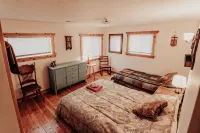 Relax in "Big Sky" Style just 3 blocks from the Symes Mineral Soaks! - 3-Star
