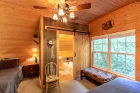 Cozy 2-BR cabin in the beautiful Arkansas forest! - Homestays