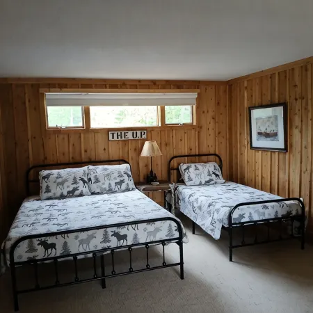 Rustic Moose Lakefront Guest Cabin on the Shore of Lake Superior