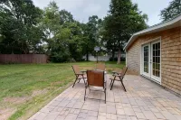 Spacious 5 bedroom, cozy home with private beach access! - Homestays
