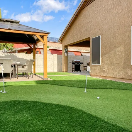 Saddle In & Kick Back: Old West Charmer w/King Bed and Putting Green