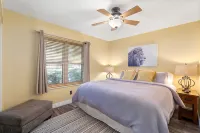 HUGE, heated pool. Family friendly, toys for all!  Big & beautiful backyard! - Private Pools