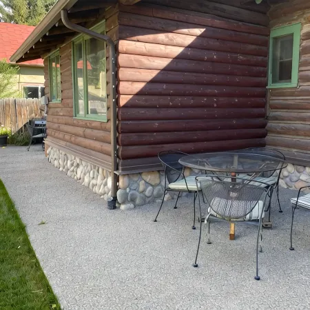 Scout's Rest in Cody - Beautiful Cozy Log Cabin that sleeps 8!