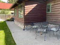 Scout's Rest in Cody - Beautiful Cozy Log Cabin that sleeps 8! - 4-Star
