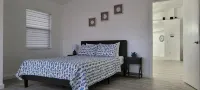Cozy Private Stay. Near Ami Beaches & Img Academy. Boats and Jetskies Driveway. - Bungalows