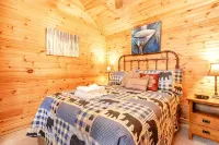Private retreat with Nature at its best! Hot Tub, Lake & ski, Arcade & Games. - balcony