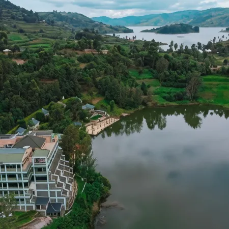 Bunyonyi Safaris Resort