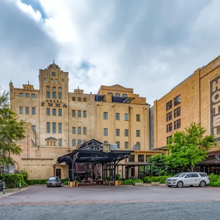 Hotel Emma at Pearl on the Riverwalk