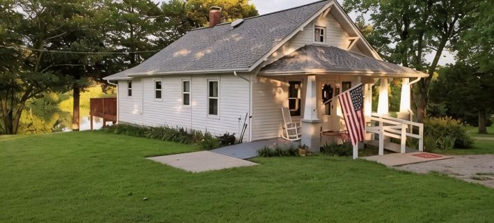 Charming cottage overlooking Lake Acre Hotels in Union County
