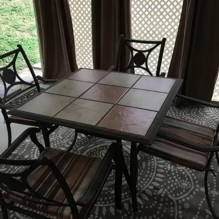 Cozy Comfort. Close to Town, But in Private, Quiet Area.