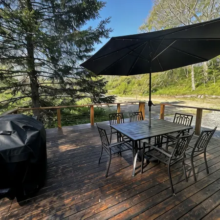Modern Woodland Privacy with Ocean, Trails, and Lobster All in Walking Distance.