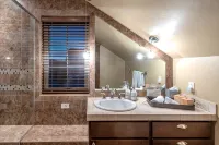 Mountain Studio - luxury finishes in upscale neighborhood, e-bikes included! - balkon