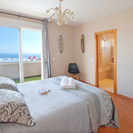 Sea View Penthouse with Private Jacuzzi & Huge Terrace – Cala 4