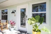 Oasis House: Heated Pool & Spa 300ft Walk to Beach - 4-Sterne