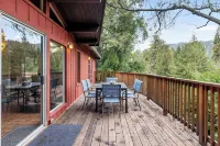 The Cozy Pine Cone . Hot Tub- Deck & GrillForestville - บังกะโล