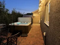Visit Wales 4 Star, rural bungalow - Sauna, jacuzzi, play area and Free Wi-fi - WiFi