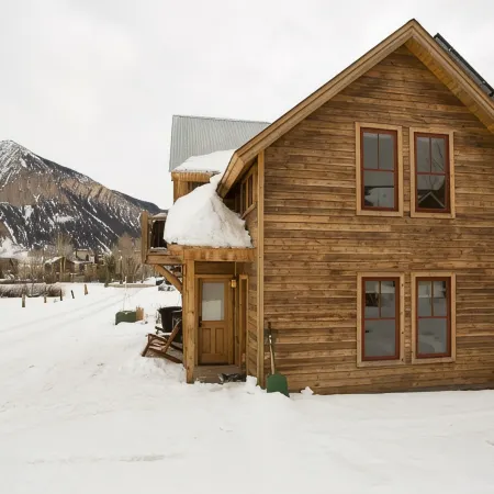 Location •Beautiful •Amazing •Views •Steam Shower •2 Blks to Elk •Dog Friend