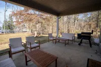 4 Bedroom 2 Bathroom Lake House Sleeps 10 on Lake Guntersville - 3-Star