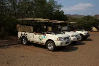 Gooderson Bushlands Game Lodge - parking