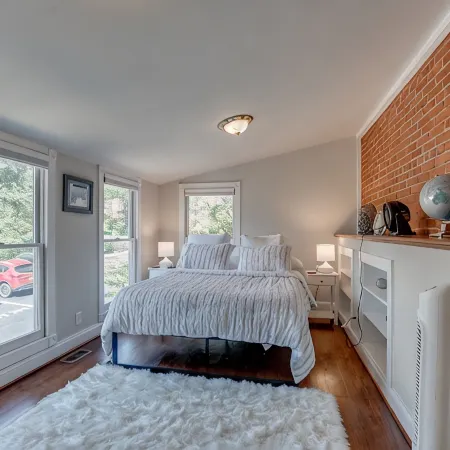 4 Bedroom, 3  Bath  Big Downtown Frederick home, w/ Private Patio &  fire table