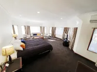 Fitzherbert Castle Motel - Parkplatz